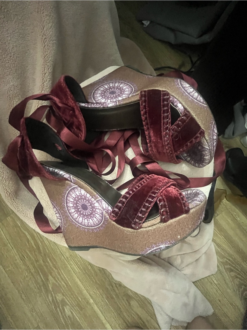 Theodora & Callum x Stuart Weitzman Biarritz Velvet Wedge Sandals Sz 5 - Picture 2 of 6